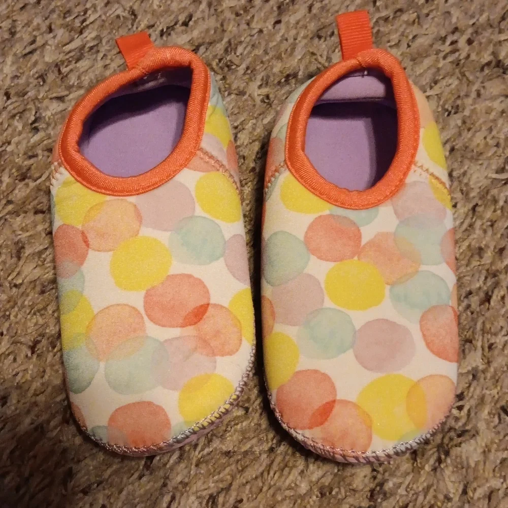 Minnow Designs The Original Dotty Beach Shoes Size 9 (3/3.5 years)